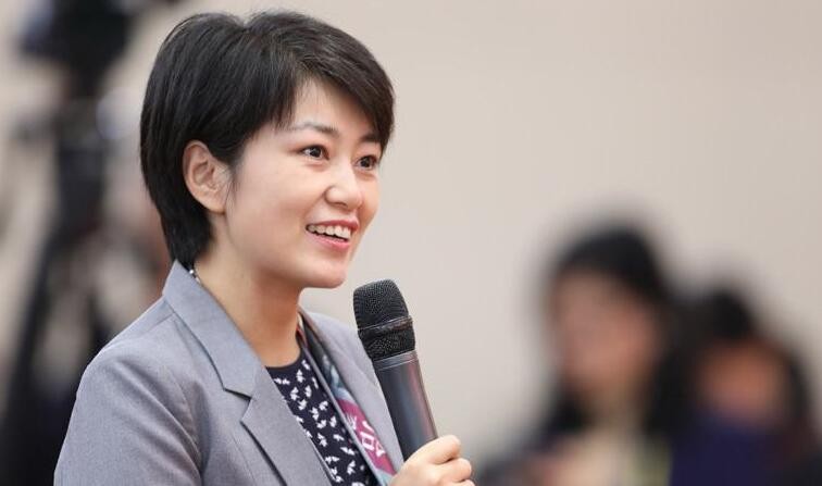“欧洲多国收紧防疫措施 上海防疫物资展助力全球抗疫”