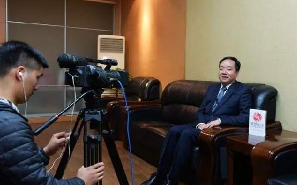 “angelababy直播首秀  明星好友线上打call支持”