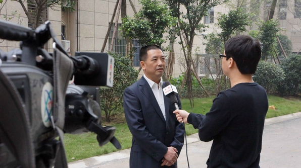 “大型少儿综艺类节目《七彩龙娃》在京启动新闻发表会”