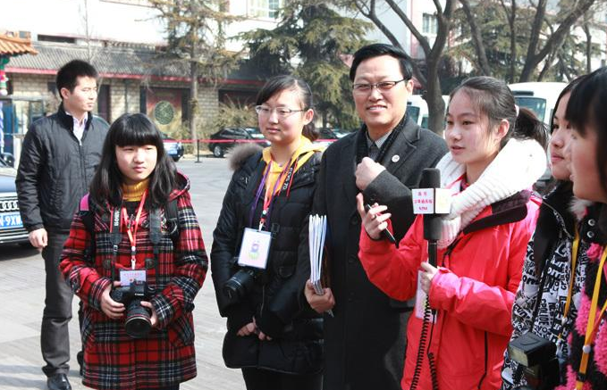 “山河万里  甘孜必达 甘孜文旅来蓉向市民发出冬游请柬”