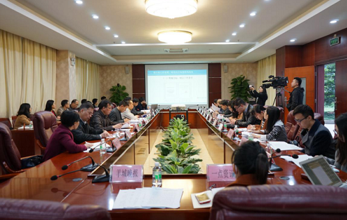 “碧荷落纸墨 馨香画界传张国祥先生的指墨荷花”